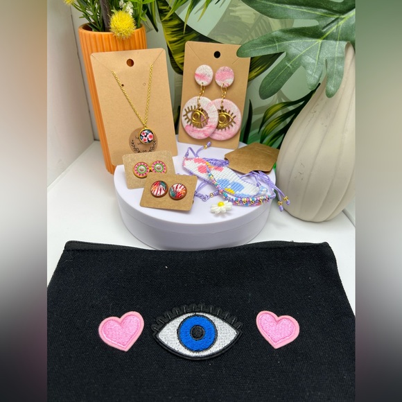 Flirty Jewelry Gift Set with Painted Box - Cute Christmas Jewelry Gift Set Box - Picture 1 of 15